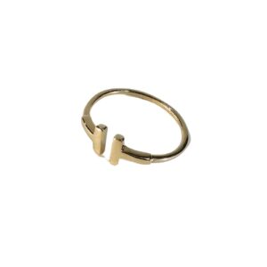 ANILLO DE ORO 10 KT CON DECORACIÓN EN FORMA DE H